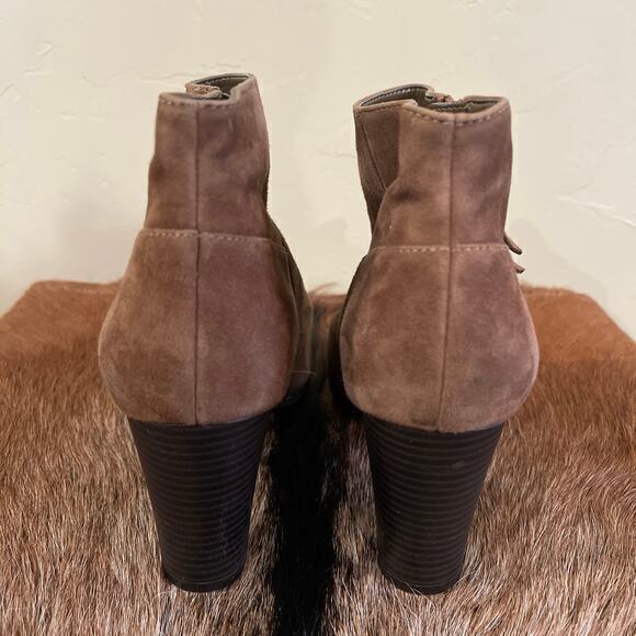 COLE HAAN $280 NWOT Davenport Bootie 7.5 Brown Suede Old Money Sleek Office Fall - Picture 4 of 6